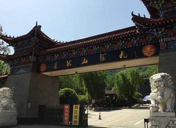 西安戶縣石井鄉(xiāng)潭峪村九龍山公墓萬起