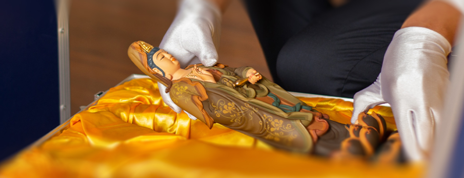 隨葬品在傳統(tǒng)葬禮中標(biāo)志墓主的身份、地位