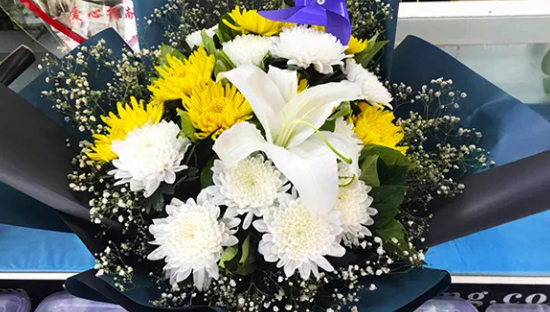 鮮花祭祀是一種為了表達哀悼、惋惜、懷念