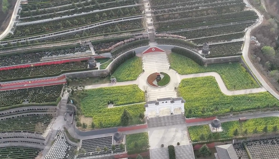 西安霸陵墓園新區(qū)提供骨灰墓位葬、草坪葬、壁葬、亭葬、樹葬等各種安葬方式