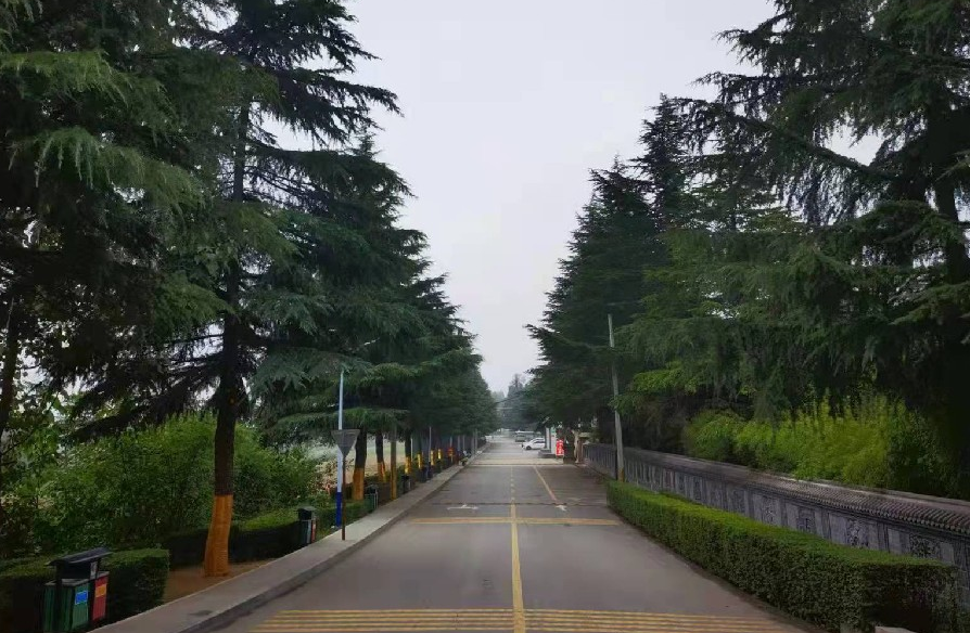 西安棗園山墓園可乘坐路、路、路等公交車抵達(dá)